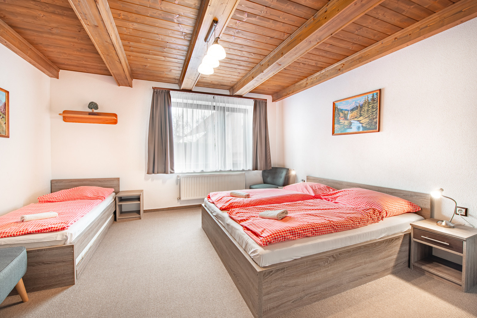 Trojlôžková izba s prístelkami